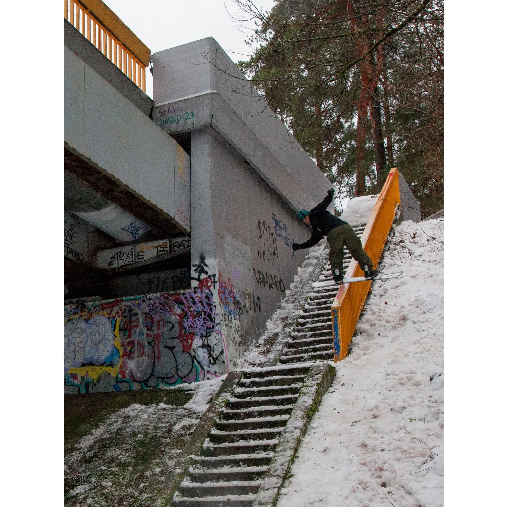 Ride Burnout Snowboard 2025